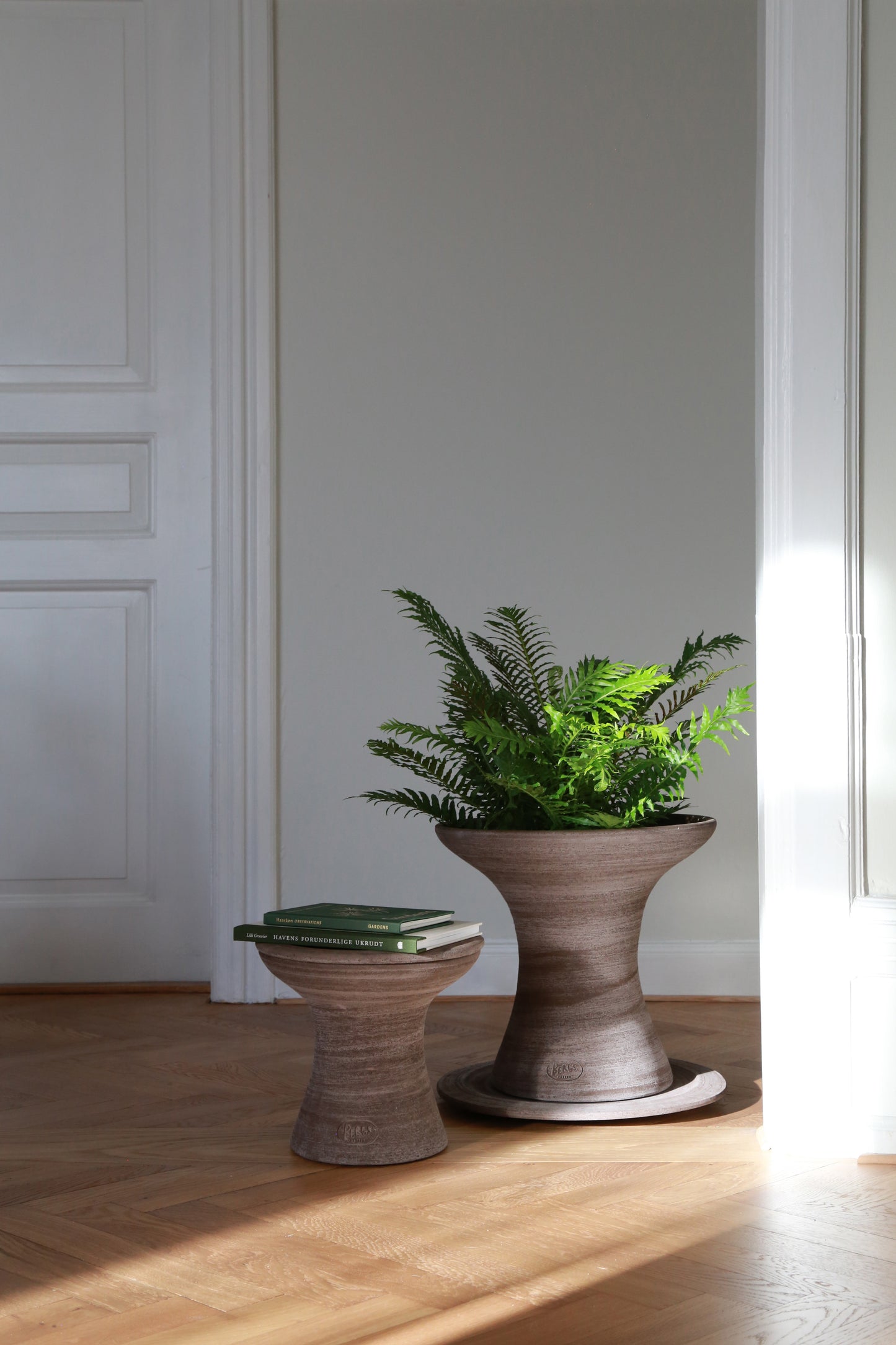 Celeste Pot / Pedestal / Table - Grey